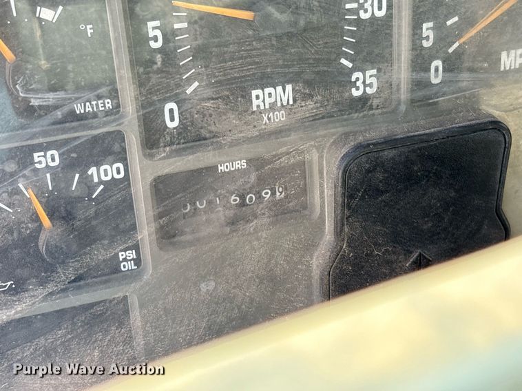 image for item EF3052 2001 International 4900 dump truck