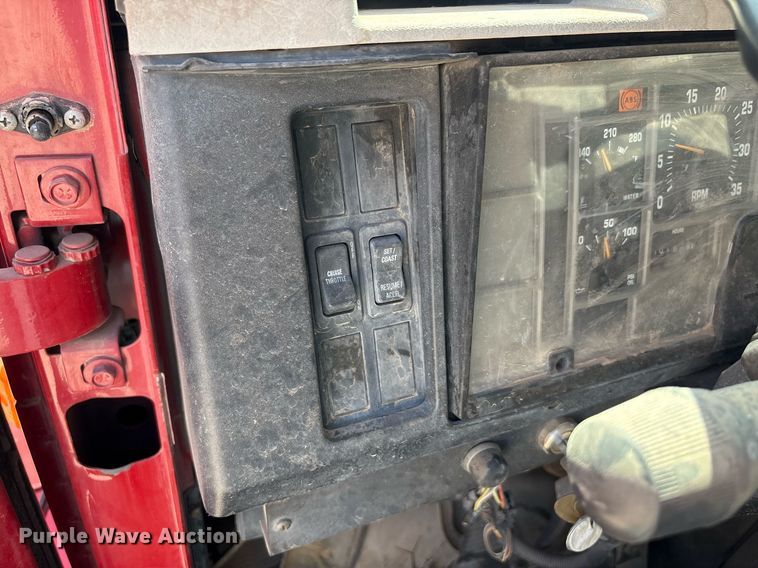 image for item EF3052 2001 International 4900 dump truck