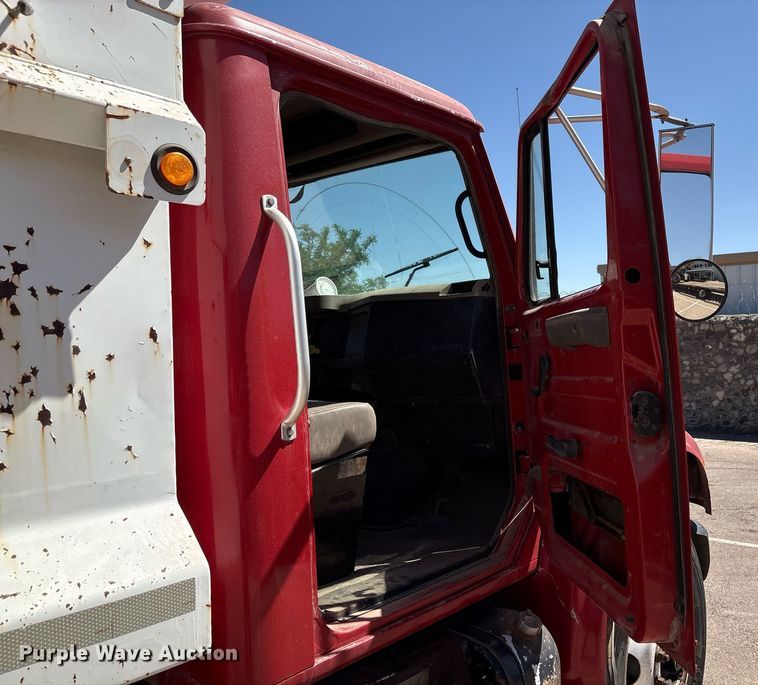 image for item EF3052 2001 International 4900 dump truck