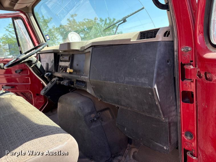 image for item EF3052 2001 International 4900 dump truck