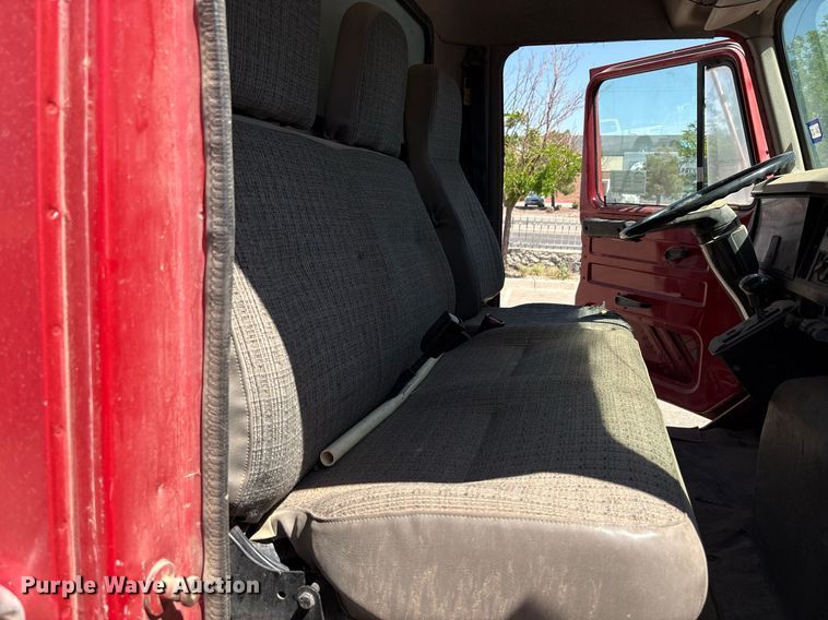 image for item EF3052 2001 International 4900 dump truck