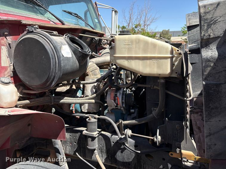 image for item EF3052 2001 International 4900 dump truck