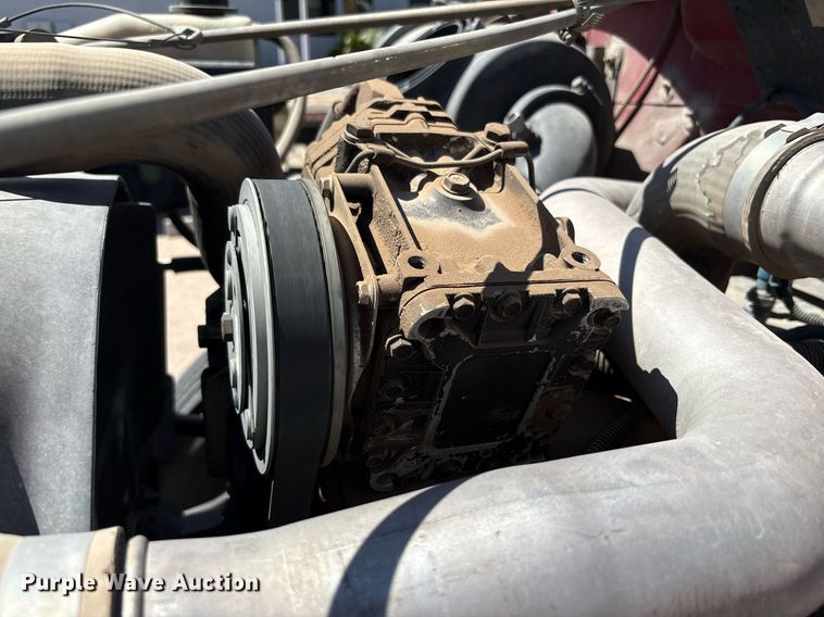 image for item EF3052 2001 International 4900 dump truck