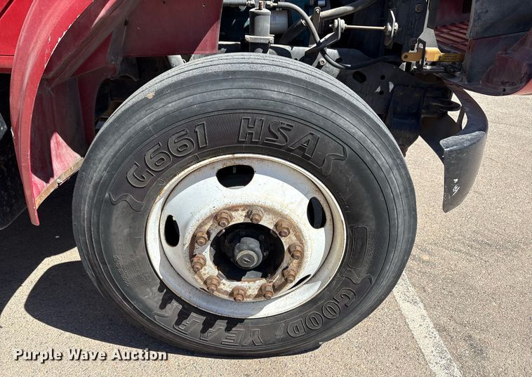 image for item EF3052 2001 International 4900 dump truck