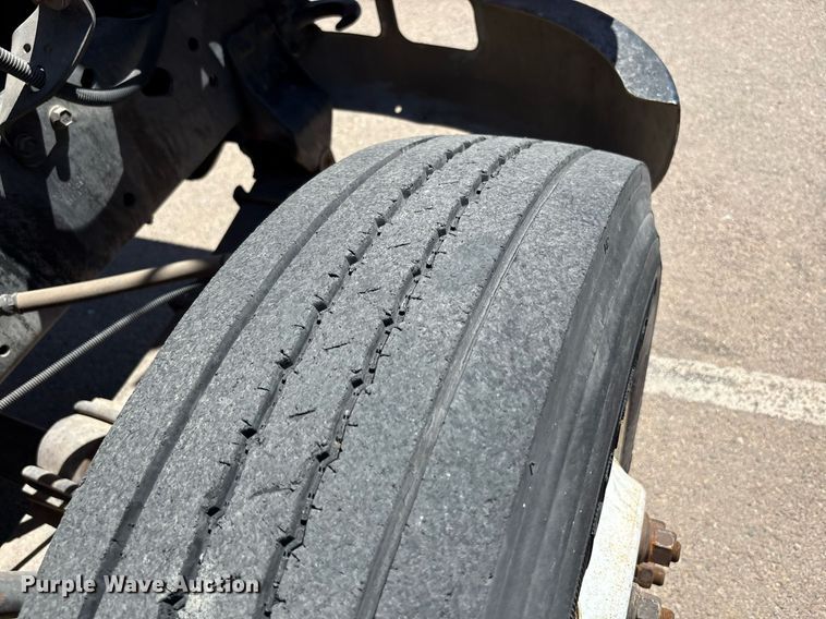 image for item EF3052 2001 International 4900 dump truck