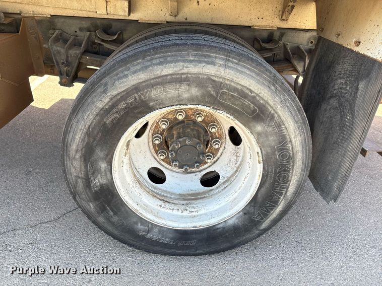 image for item EF3052 2001 International 4900 dump truck