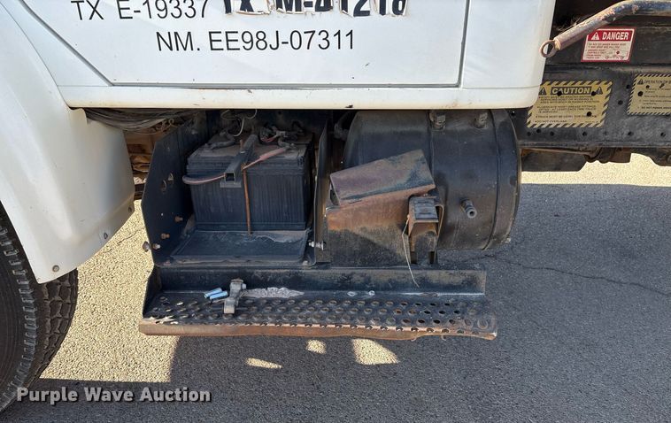 image for item EF3055 1999 International 4700 dump truck