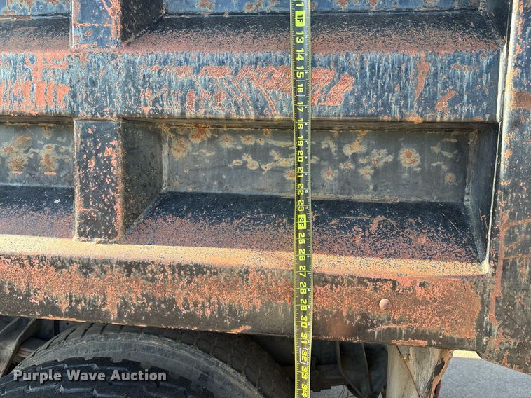 image for item EF3055 1999 International 4700 dump truck