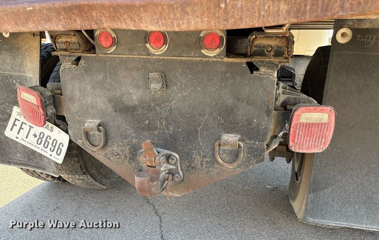 image for item EF3055 1999 International 4700 dump truck