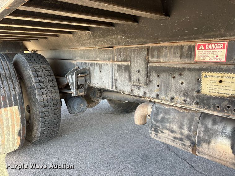 image for item EF3055 1999 International 4700 dump truck