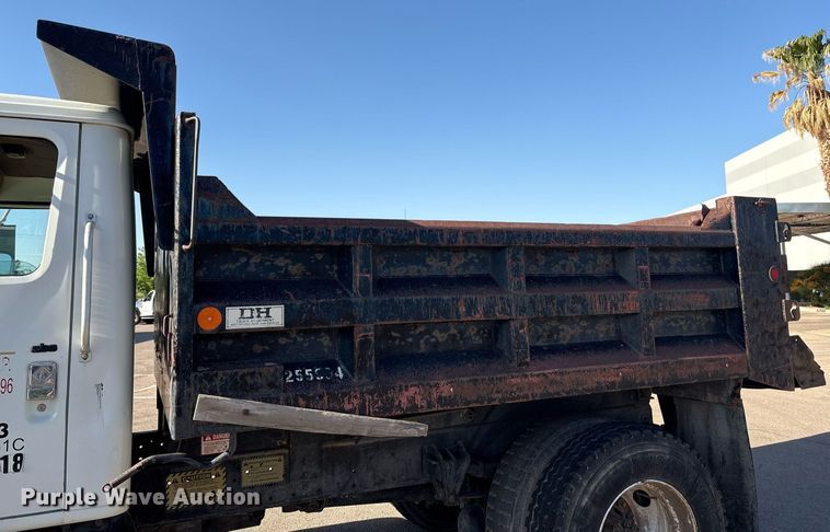 image for item EF3055 1999 International 4700 dump truck