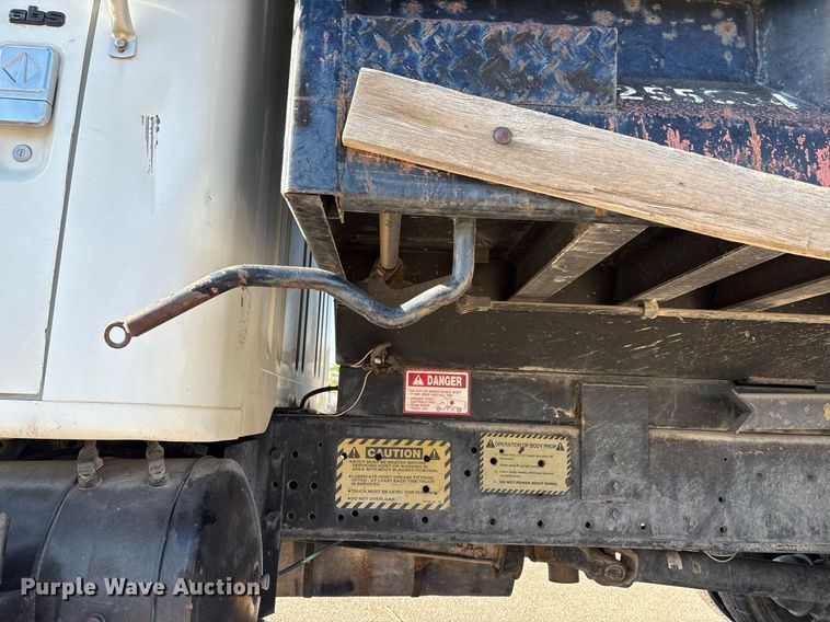 image for item EF3055 1999 International 4700 dump truck
