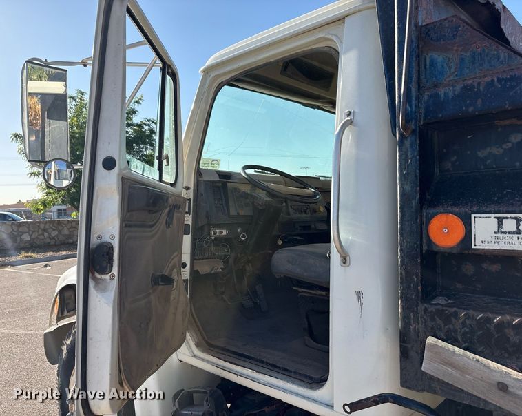 image for item EF3055 1999 International 4700 dump truck