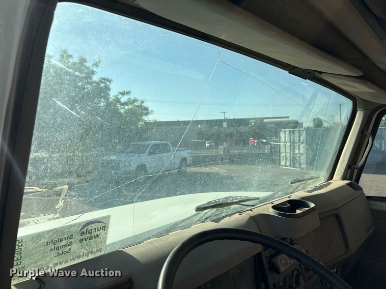 image for item EF3055 1999 International 4700 dump truck