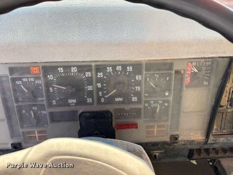 image for item EF3055 1999 International 4700 dump truck