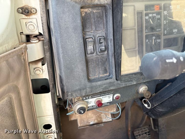 image for item EF3055 1999 International 4700 dump truck