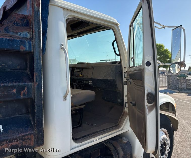 image for item EF3055 1999 International 4700 dump truck