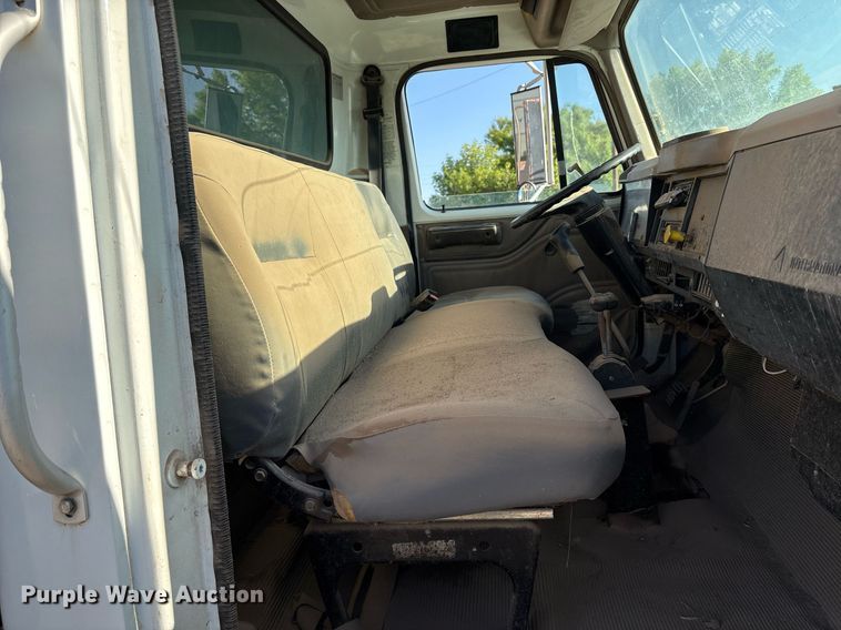 image for item EF3055 1999 International 4700 dump truck