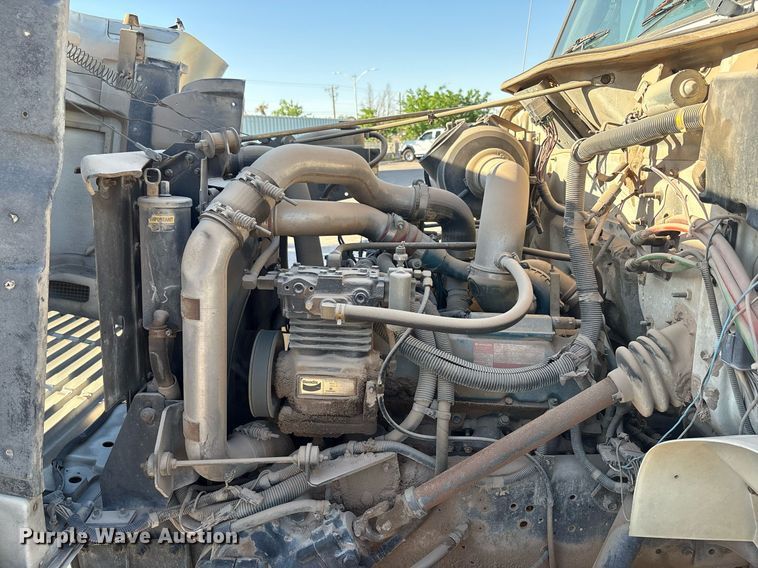 image for item EF3055 1999 International 4700 dump truck