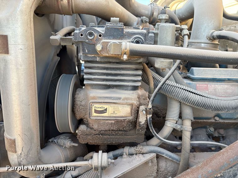 image for item EF3055 1999 International 4700 dump truck