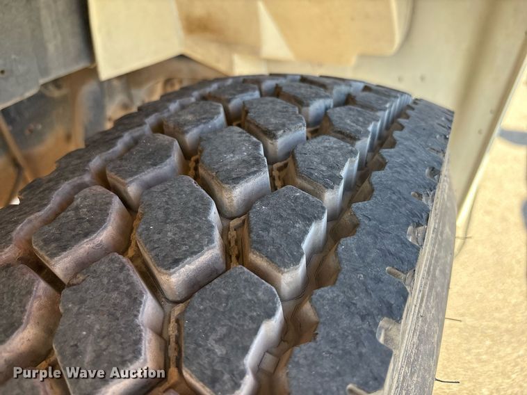 image for item EF3055 1999 International 4700 dump truck