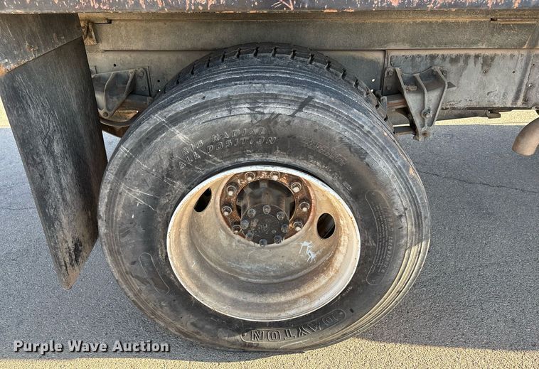 image for item EF3055 1999 International 4700 dump truck