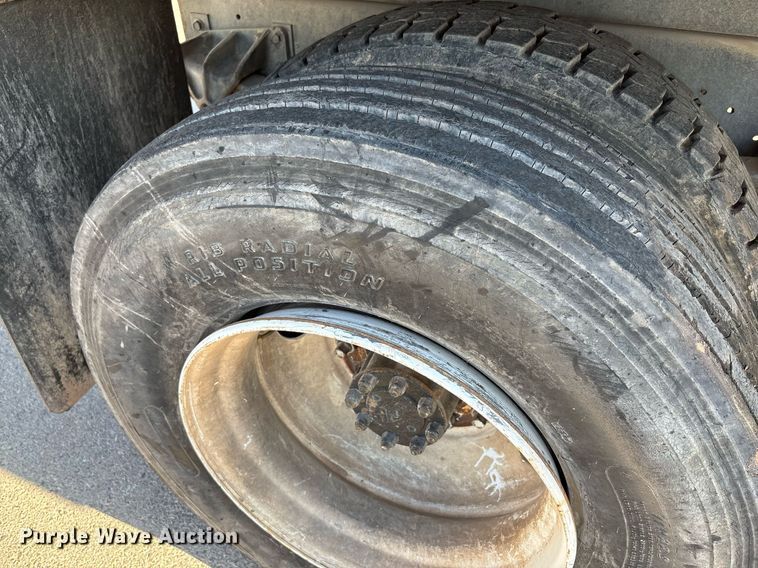 image for item EF3055 1999 International 4700 dump truck