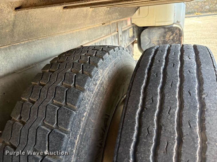 image for item EF3055 1999 International 4700 dump truck