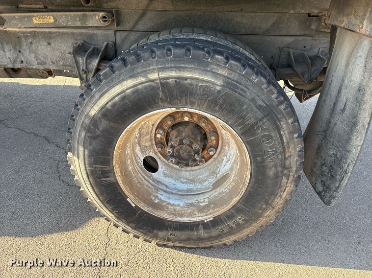 image for item EF3055 1999 International 4700 dump truck