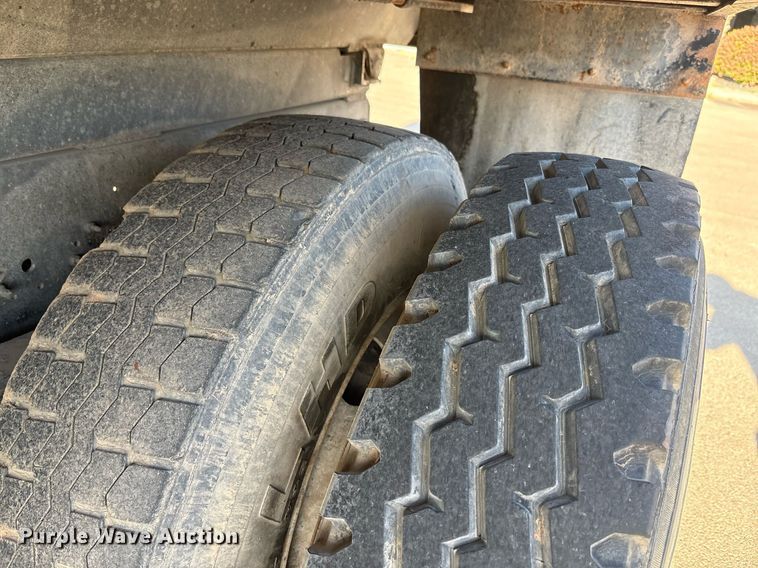 image for item EF3055 1999 International 4700 dump truck