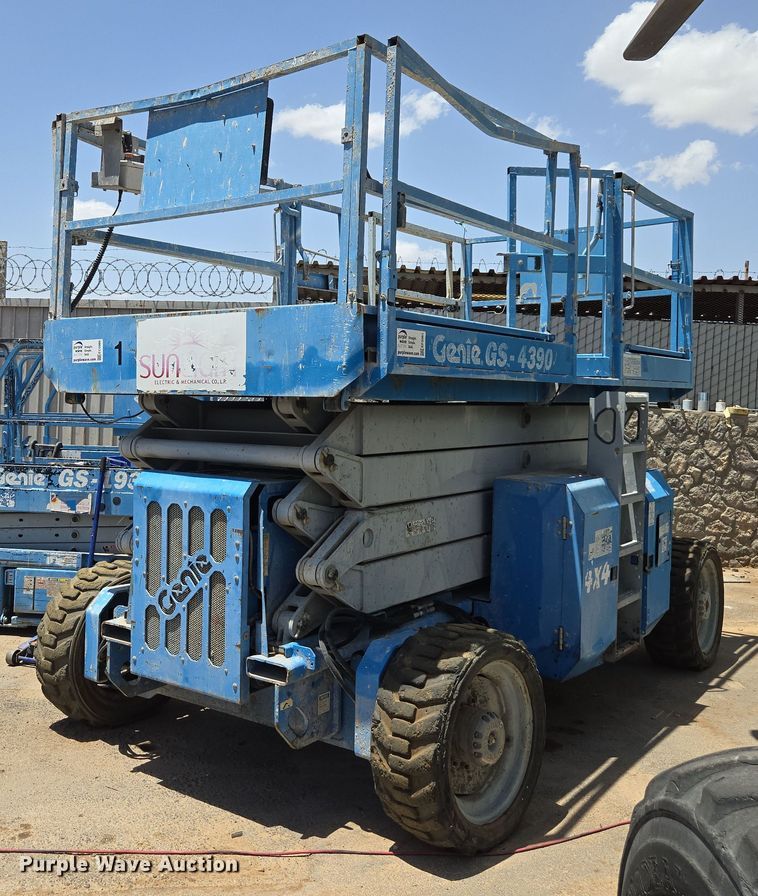 image for item EF3061 2002 Genie GS-4390 scissor lift