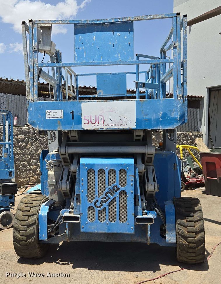 image for item EF3061 2002 Genie GS-4390 scissor lift