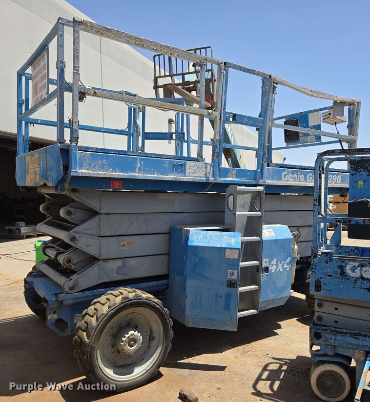 image for item EF3061 2002 Genie GS-4390 scissor lift