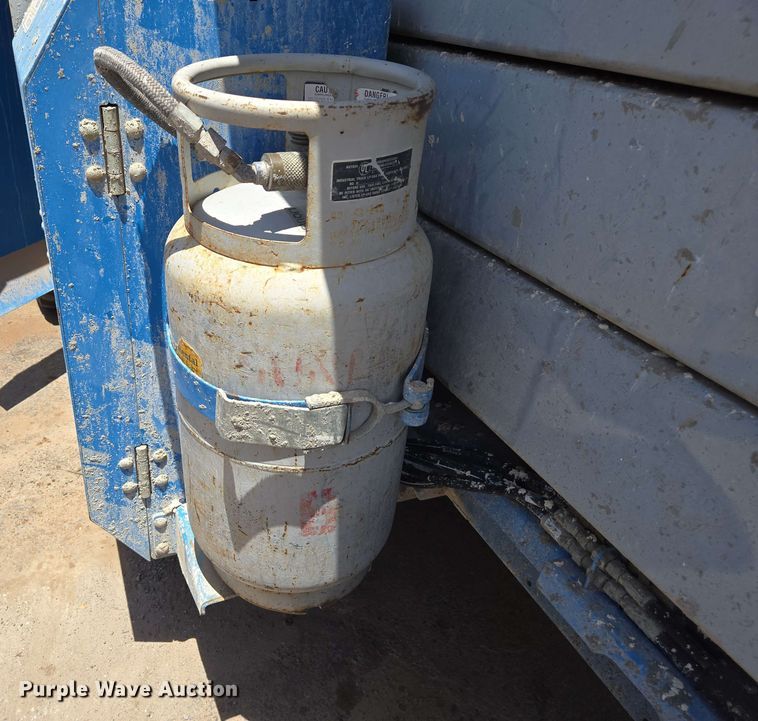 image for item EF3061 2002 Genie GS-4390 scissor lift