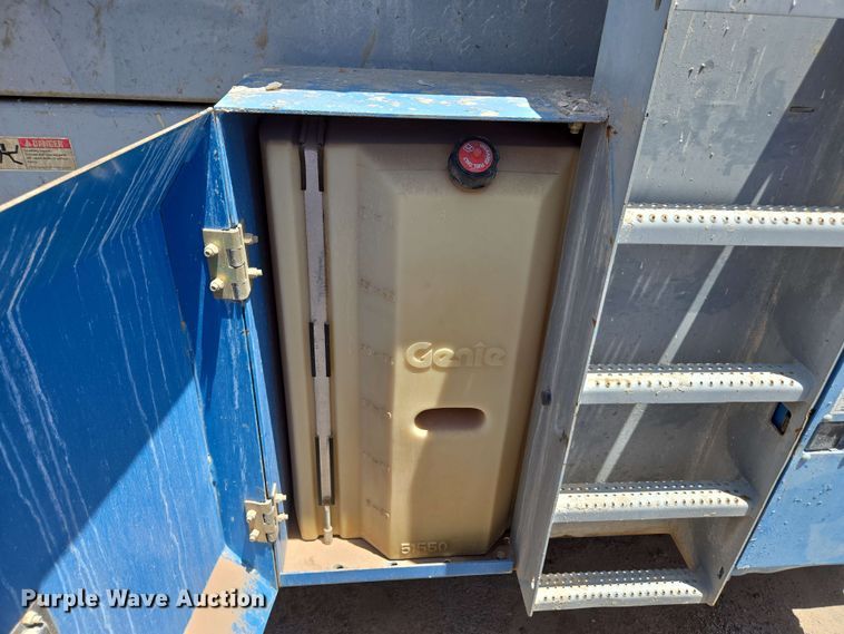 image for item EF3061 2002 Genie GS-4390 scissor lift