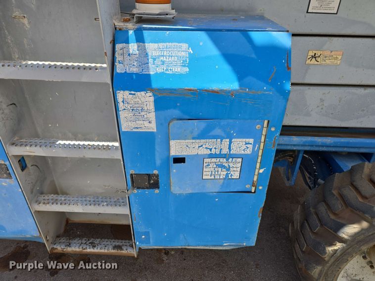 image for item EF3061 2002 Genie GS-4390 scissor lift