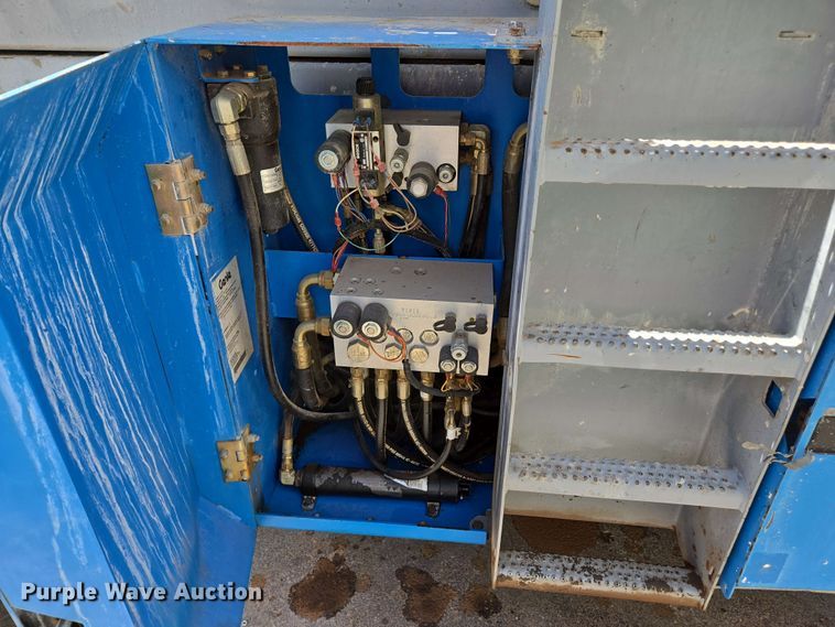 image for item EF3061 2002 Genie GS-4390 scissor lift