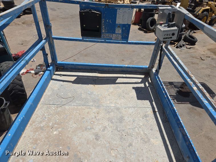 image for item EF3061 2002 Genie GS-4390 scissor lift