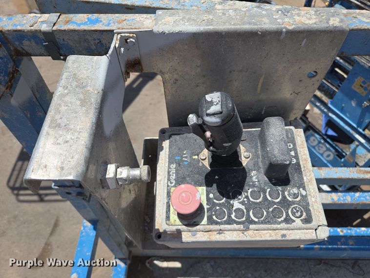 image for item EF3061 2002 Genie GS-4390 scissor lift