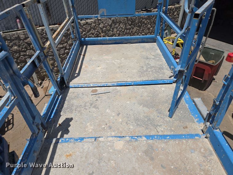 image for item EF3061 2002 Genie GS-4390 scissor lift