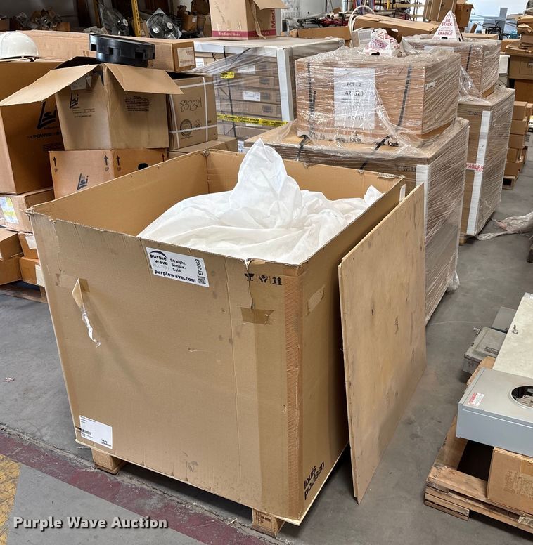 image for item EF3063 (7) pallets of light fixtures