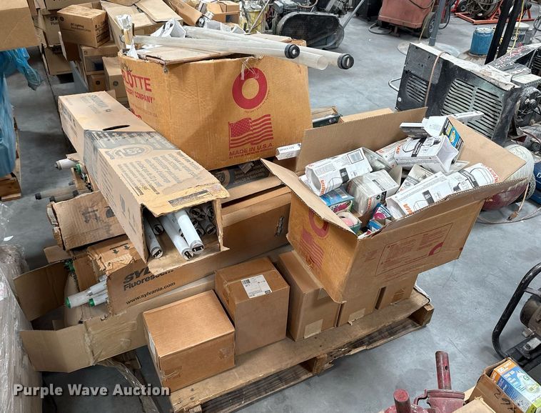 image for item EF3064 (6) pallets of light fixtures