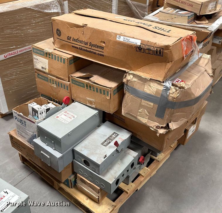 image for item EF3065 (7) pallets of light fixtures