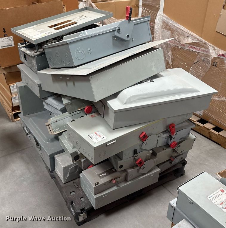 image for item EF3065 (7) pallets of light fixtures