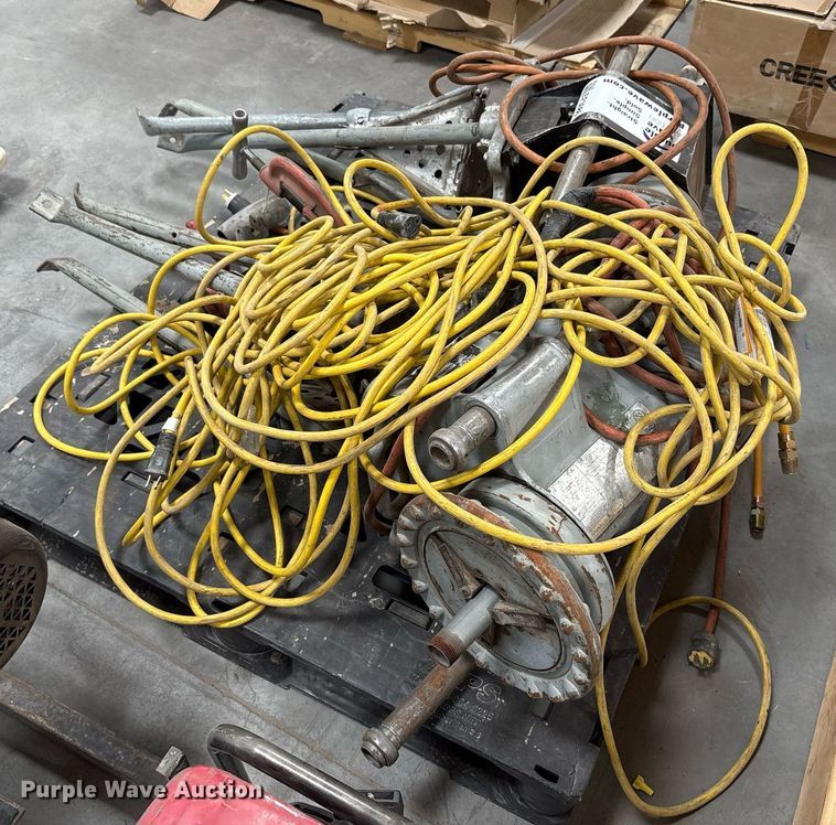 image for item EF3086 (2) pipe threading machines