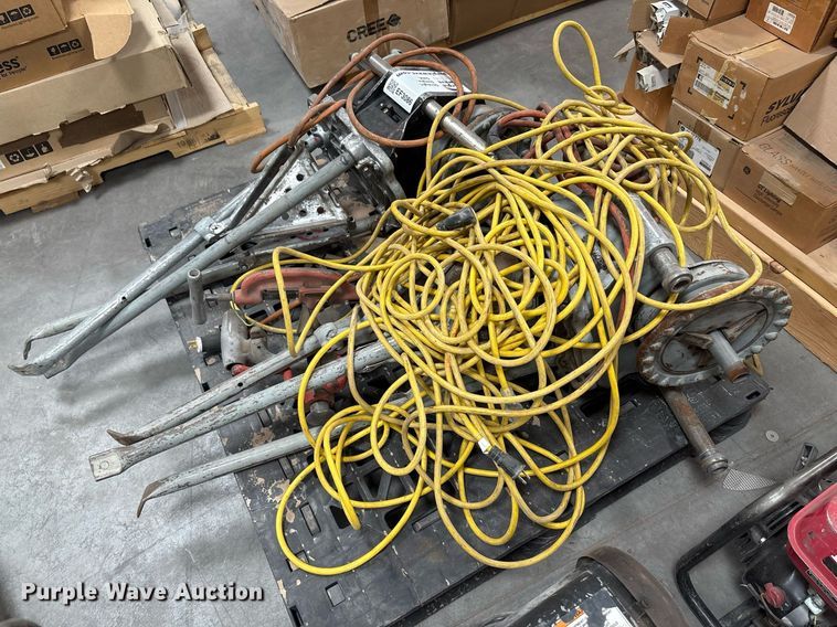 image for item EF3086 (2) pipe threading machines