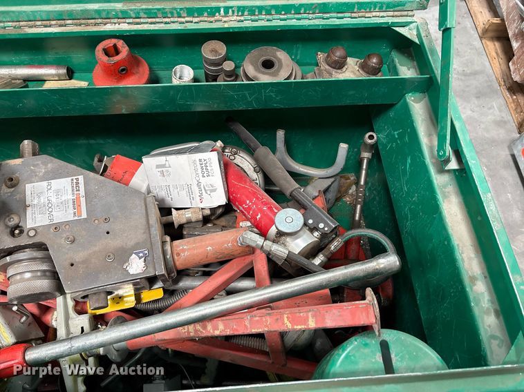 image for item EF3095 Pipe threading equipment