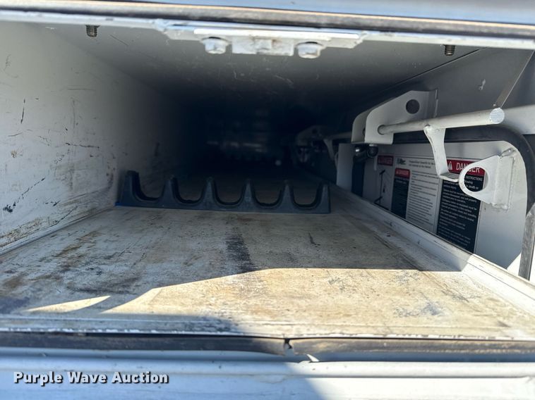 image for item EG2549 2009 Ford F450 Super Duty bucket truck