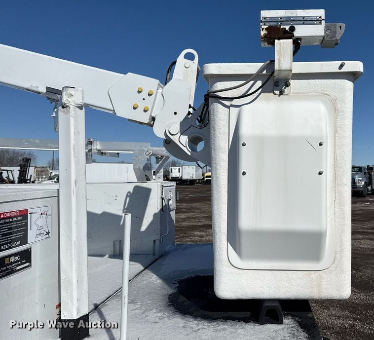 image for item EG2549 2009 Ford F450 Super Duty bucket truck