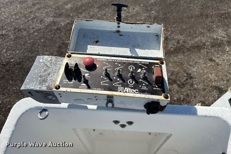 image for item EG2549 2009 Ford F450 Super Duty bucket truck